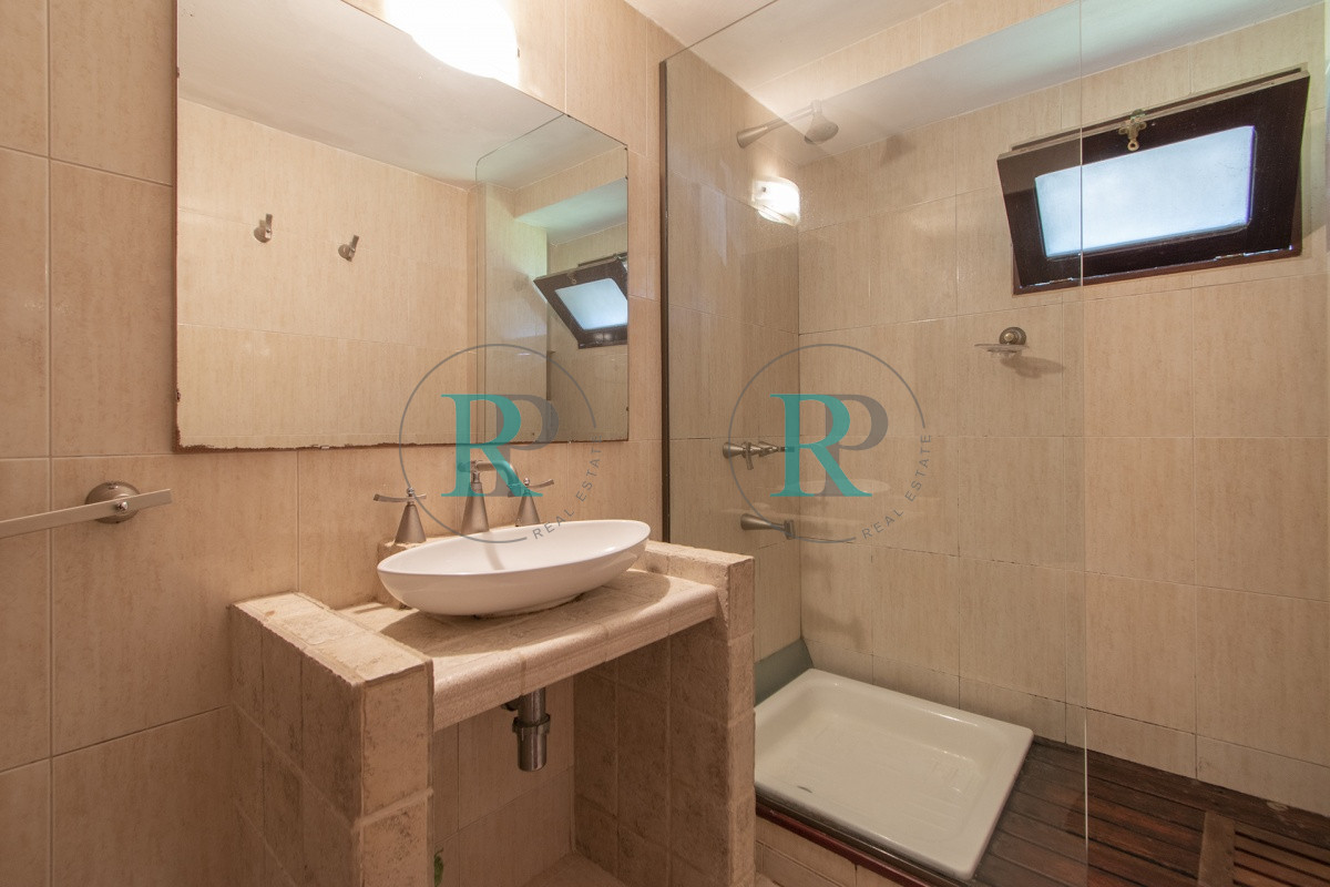 Casa ID.852 - Casa en Venta 5 Dormitorios y Doble Dependencia de Servicio en Rincon del Indio