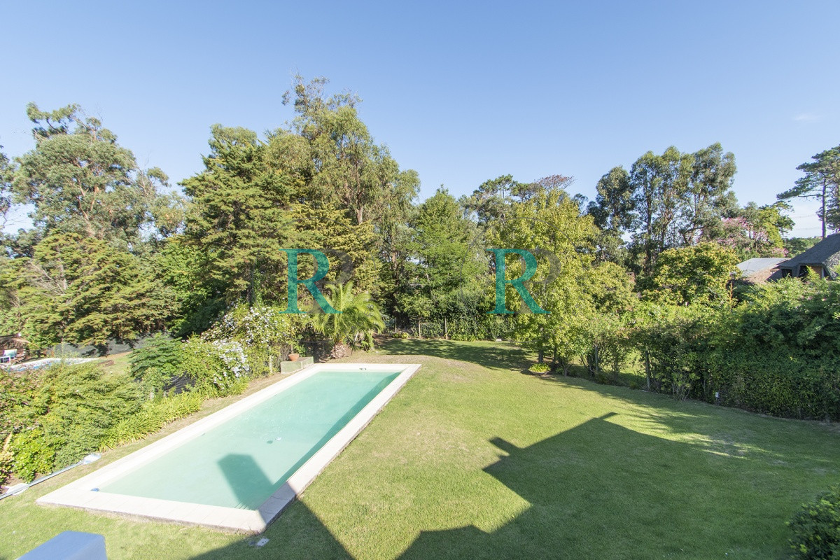 Casa ID.852 - Casa en Venta 5 Dormitorios y Doble Dependencia de Servicio en Rincon del Indio