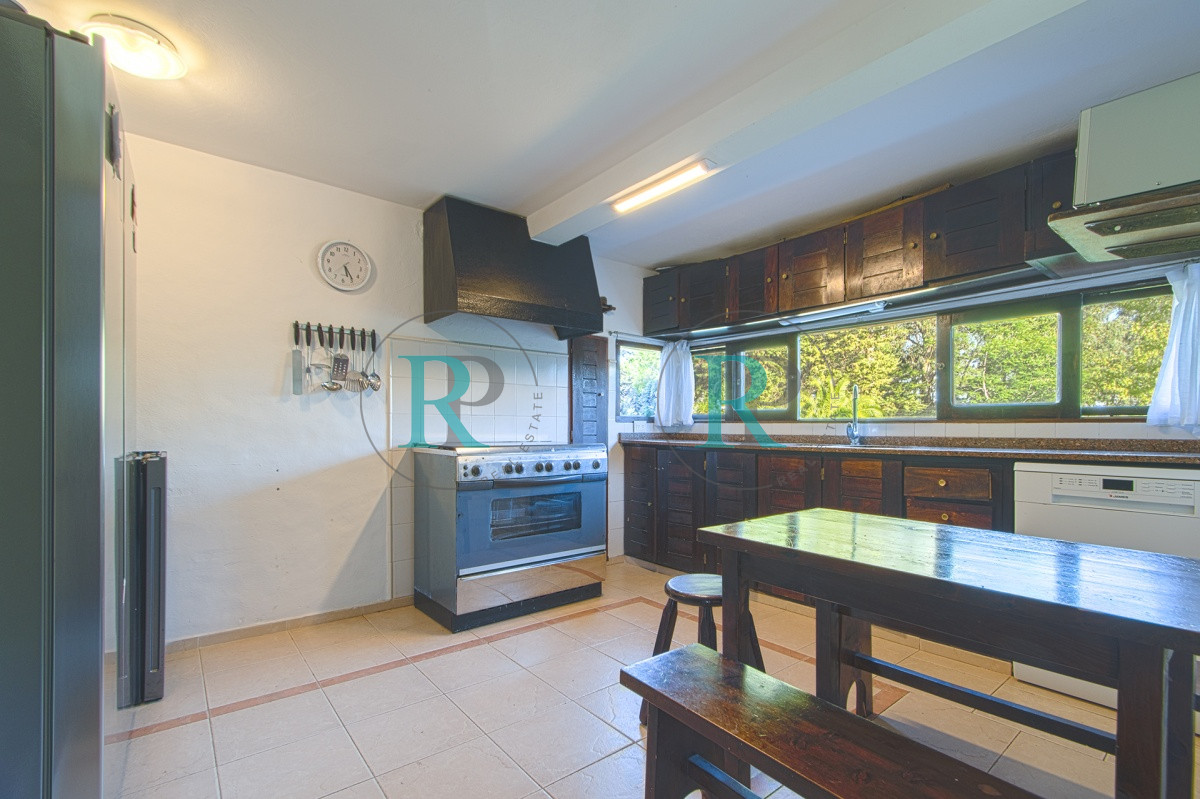 Casa ID.852 - Casa en Venta 5 Dormitorios y Doble Dependencia de Servicio en Rincon del Indio