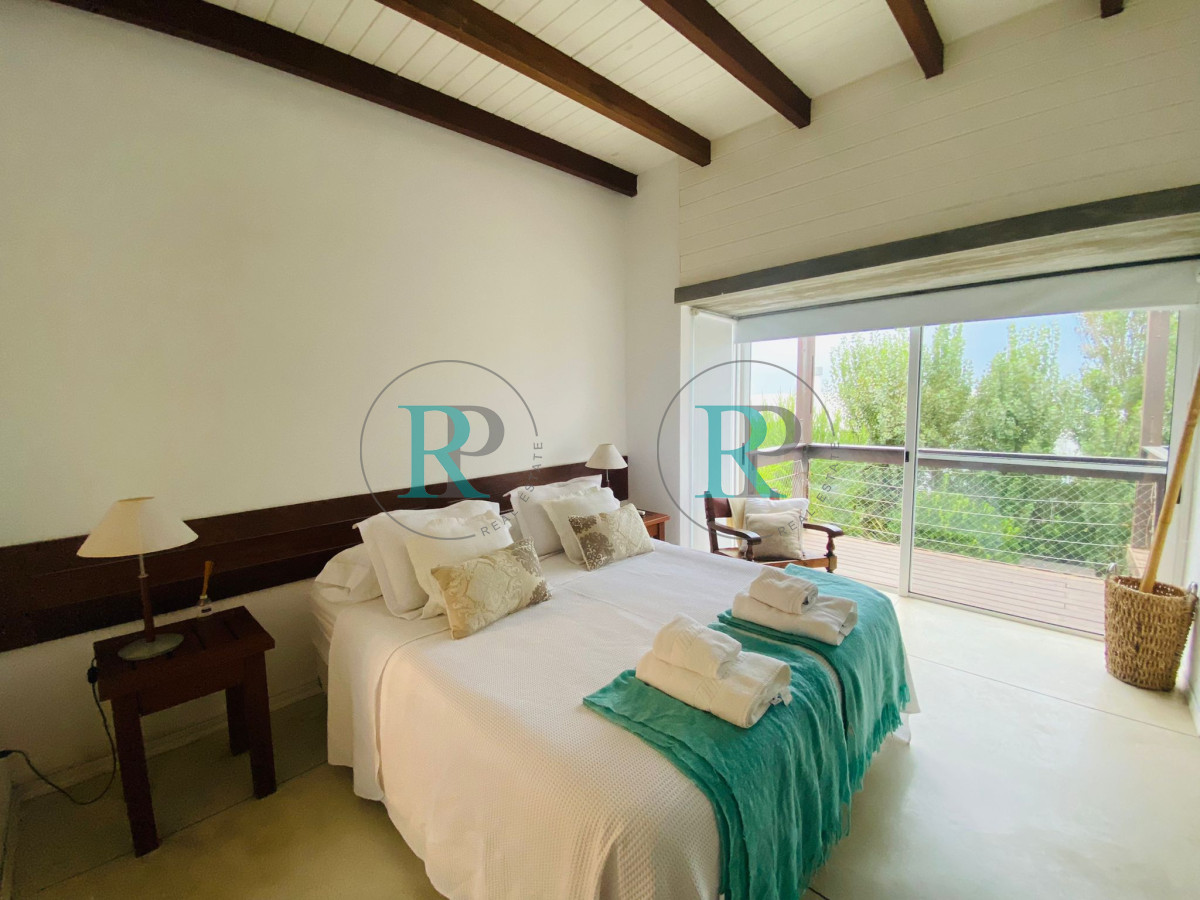 Casa ID.1391 - Casa de Seis Dormitorios en Venta en El Chorro Manantiales, La Barra