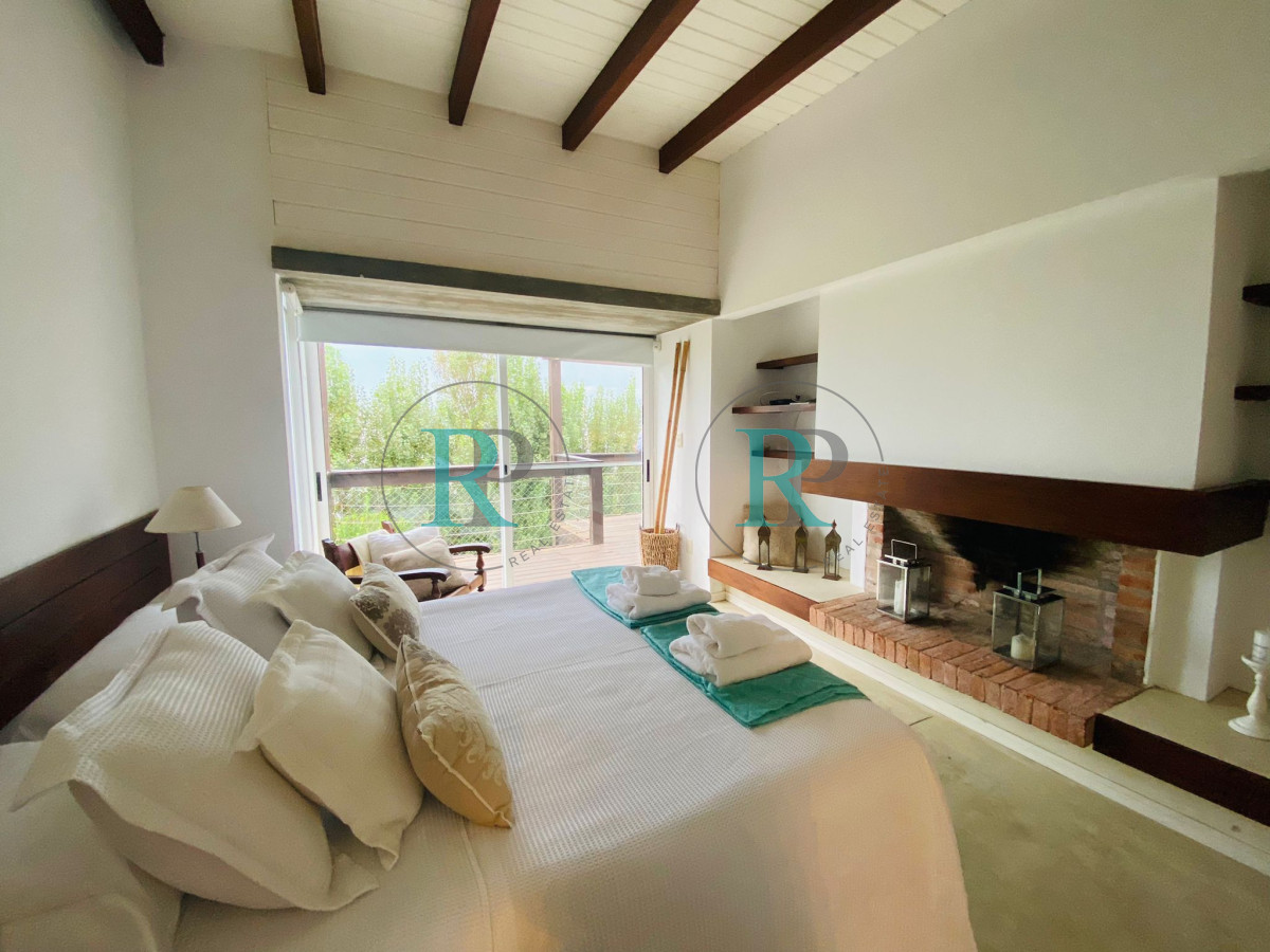 Casa ID.1391 - Casa de Seis Dormitorios en Venta en El Chorro Manantiales, La Barra