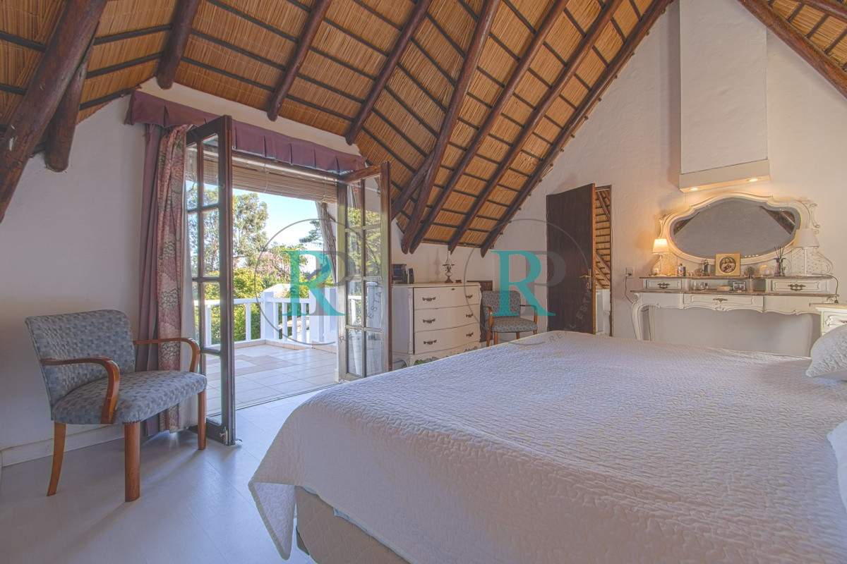 Casa ID.852 - Casa en Venta 5 Dormitorios y Doble Dependencia de Servicio en Rincon del Indio