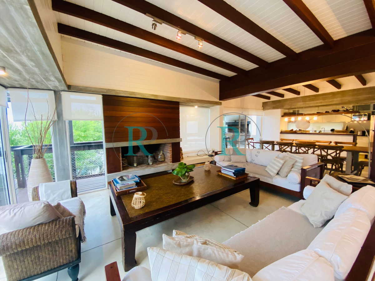 Casa ID.1391 - Casa de Seis Dormitorios en Venta en El Chorro Manantiales, La Barra