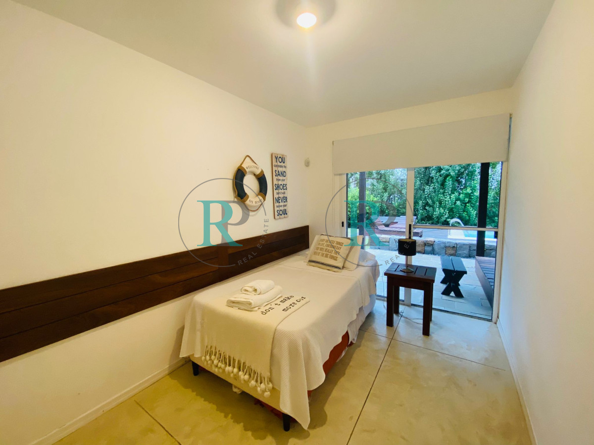Casa ID.1391 - Casa de Seis Dormitorios en Venta en El Chorro Manantiales, La Barra