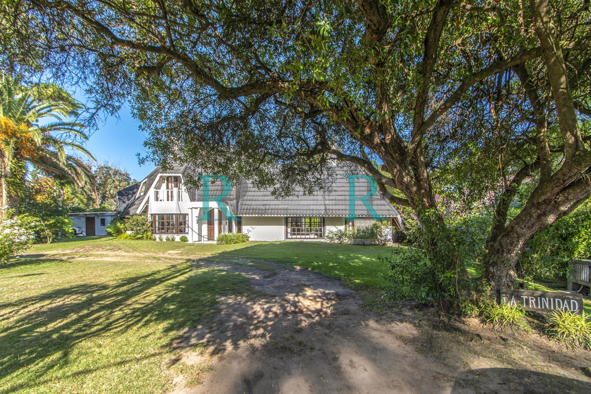 Casa ID.852 - Casa en Venta 5 Dormitorios y Doble Dependencia de Servicio en Rincon del Indio