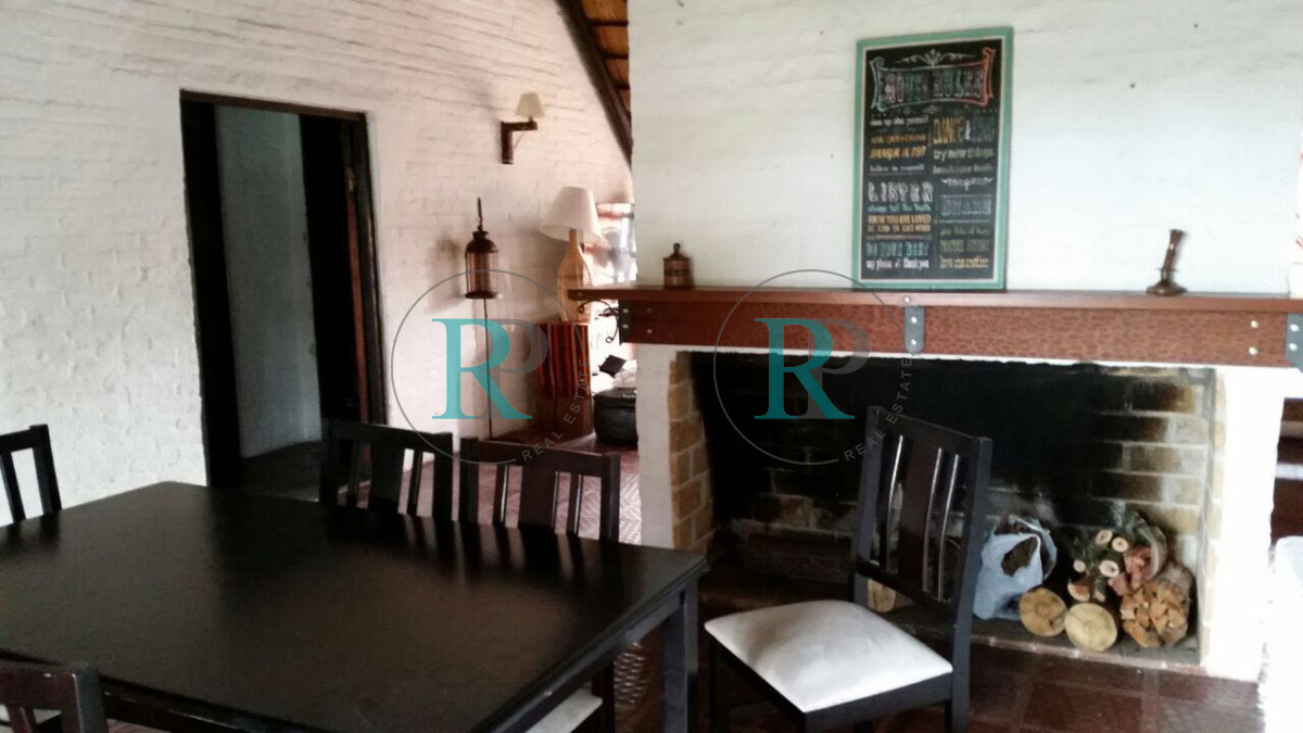 Casa ID.1288 - Casa en Venta en Playa Mansa Pinares Seis dormitorios, piscina y barbacoa en Pinares