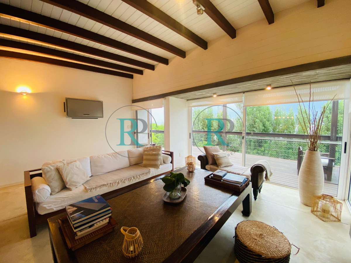 Casa ID.1391 - Casa de Seis Dormitorios en Venta en El Chorro Manantiales, La Barra