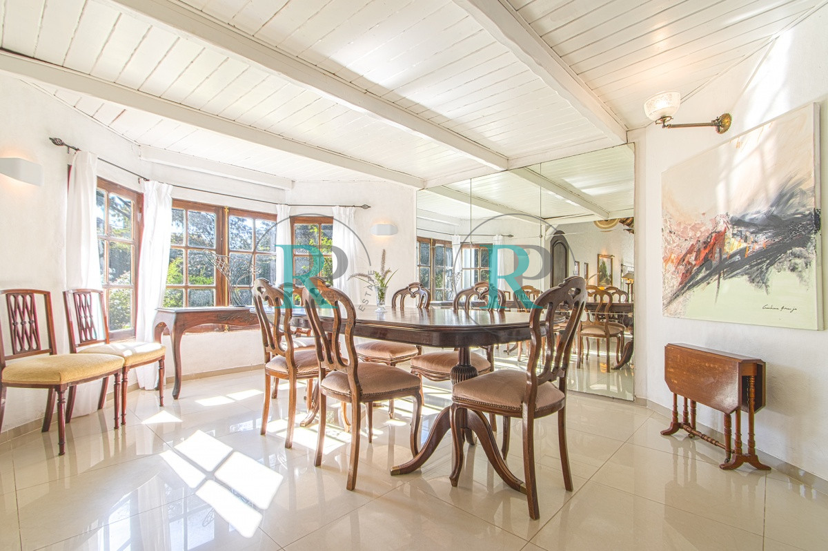 Casa ID.852 - Casa en Venta 5 Dormitorios y Doble Dependencia de Servicio en Rincon del Indio