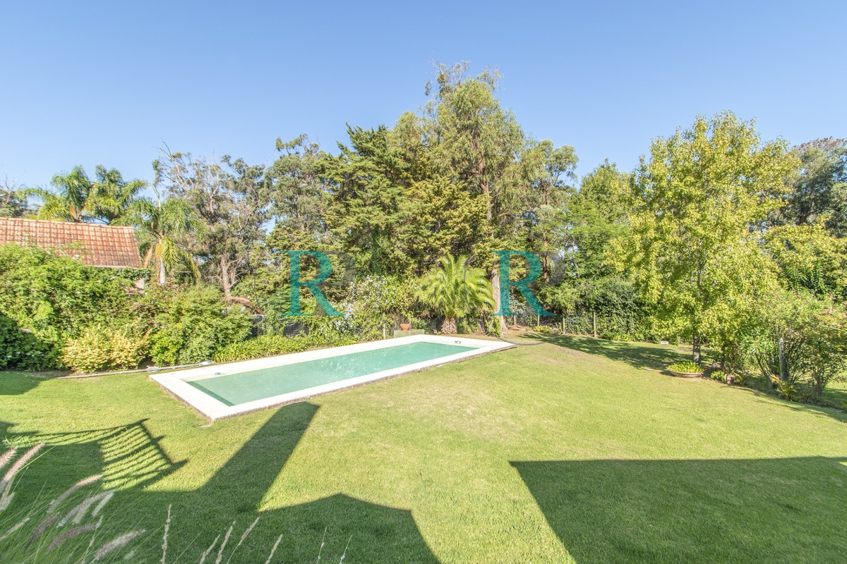 Casa ID.852 - Casa en Venta 5 Dormitorios y Doble Dependencia de Servicio en Rincon del Indio