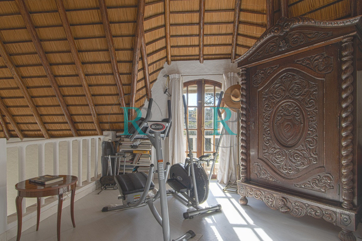 Casa ID.852 - Casa en Venta 5 Dormitorios y Doble Dependencia de Servicio en Rincon del Indio