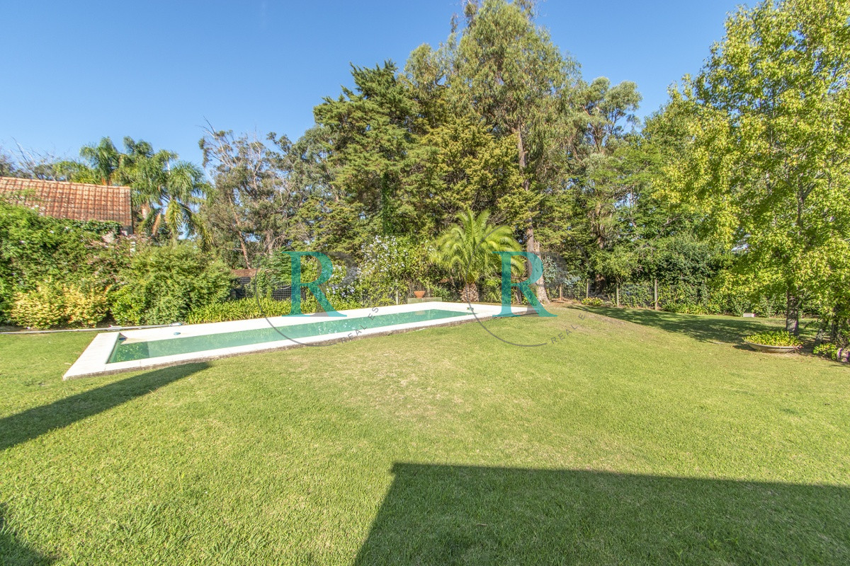 Casa ID.852 - Casa en Venta 5 Dormitorios y Doble Dependencia de Servicio en Rincon del Indio