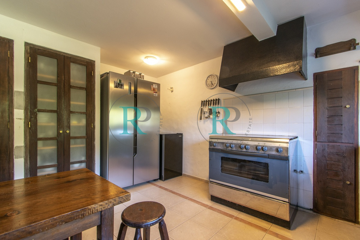 Casa ID.852 - Casa en Venta 5 Dormitorios y Doble Dependencia de Servicio en Rincon del Indio