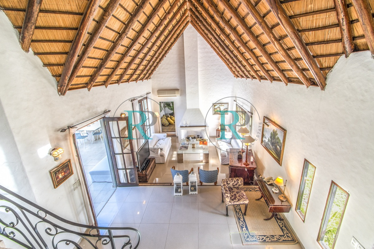 Casa ID.852 - Casa en Venta 5 Dormitorios y Doble Dependencia de Servicio en Rincon del Indio