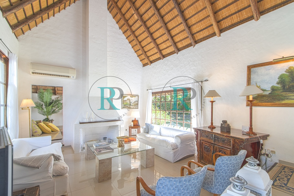 Casa ID.852 - Casa en Venta 5 Dormitorios y Doble Dependencia de Servicio en Rincon del Indio