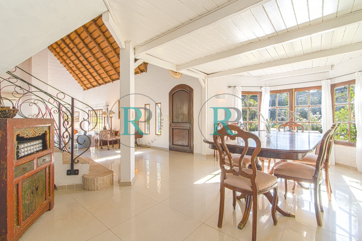 Casa ID.852 - Casa en Venta 5 Dormitorios y Doble Dependencia de Servicio en Rincon del Indio