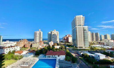 Apartamento de tres dormitorios en venta, Punta del Este