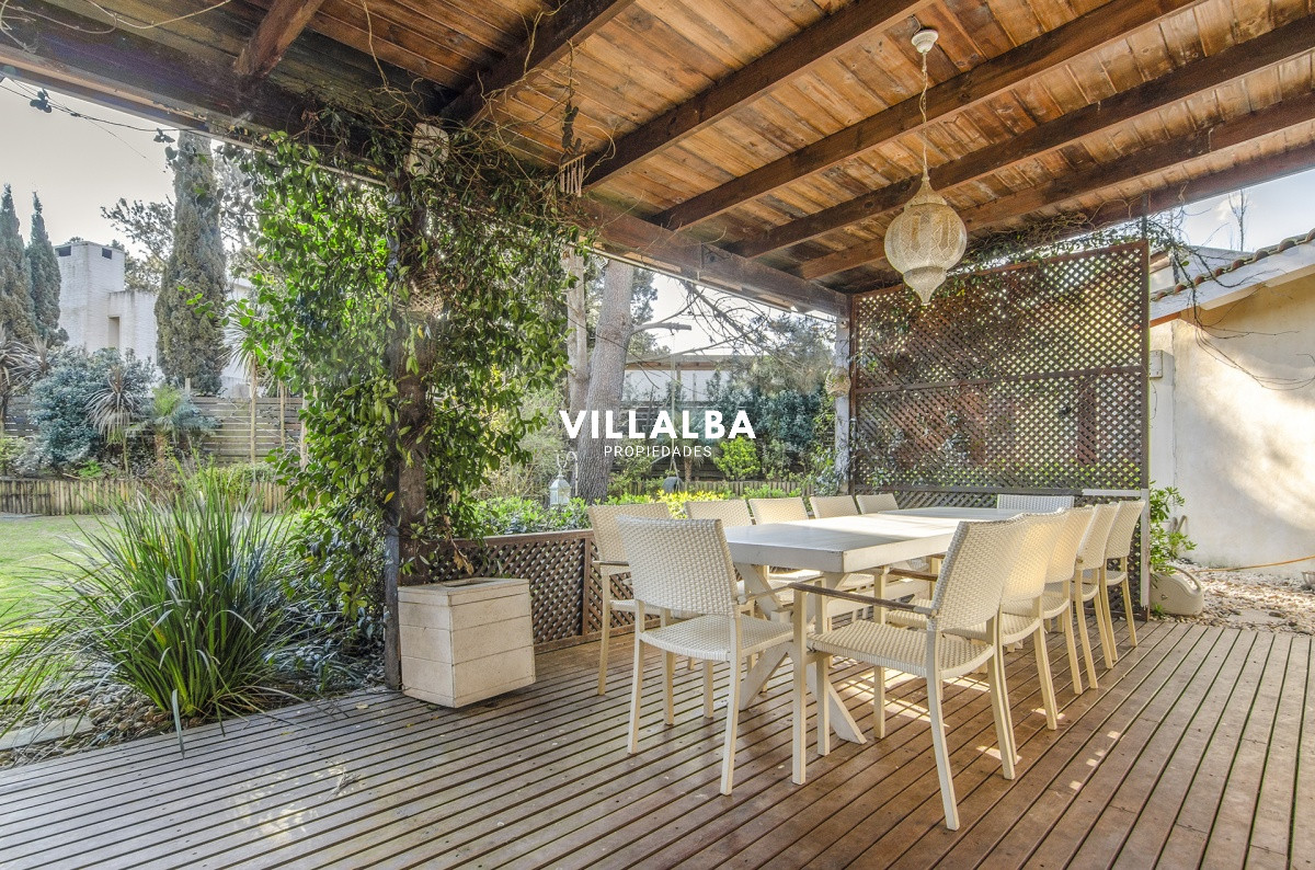 Casa ID.912 - Casa en Venta La Arbolada Punta del Este.