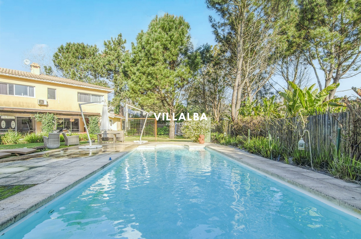 Casa ID.912 - Casa en Venta La Arbolada Punta del Este.
