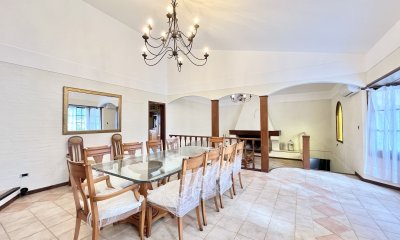 Casa en Venta de Tres Dormitorios en Jardines de Córdoba