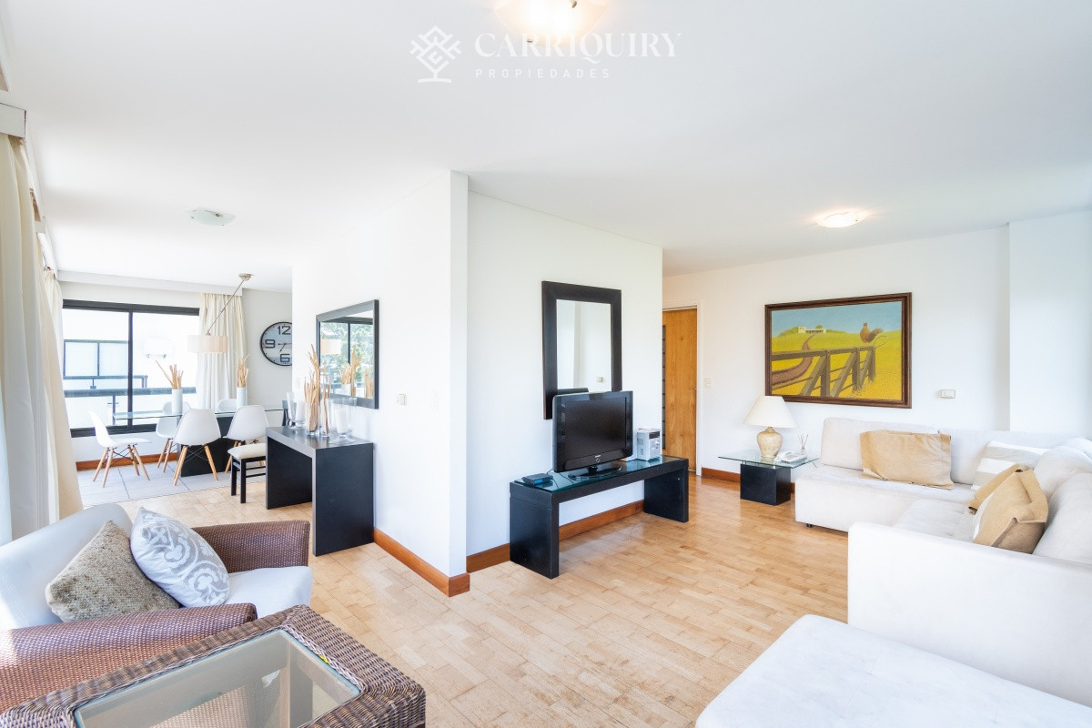 Apartamento ID.8297/Apartamento-en-Mansa--Punta-del-Este - Moderno Apartamento de Tres Dormitorios en Primera Linea, Playa Brava