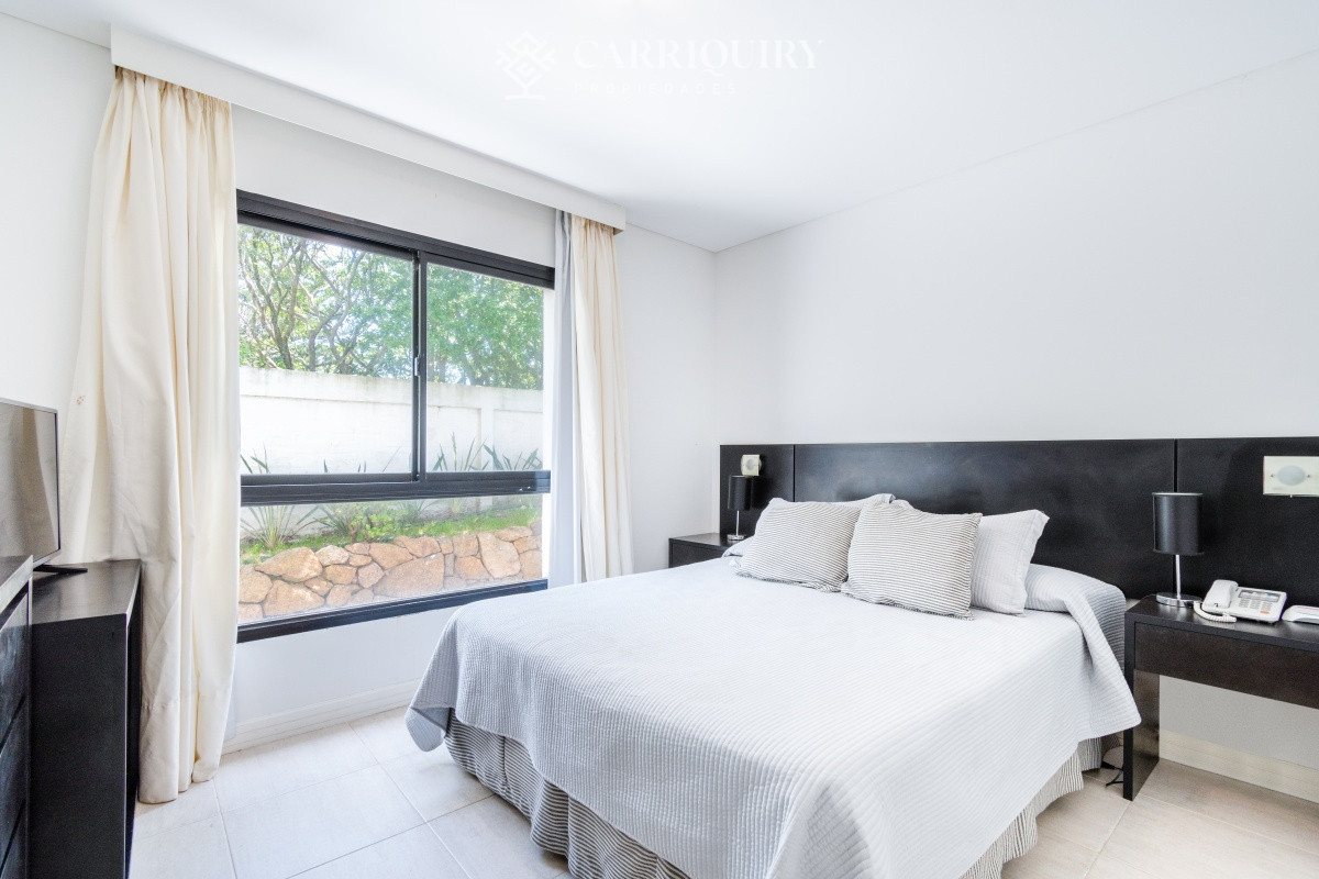 Apartamento ID.8297/Apartamento-en-Mansa--Punta-del-Este - Moderno Apartamento de Tres Dormitorios en Primera Linea, Playa Brava