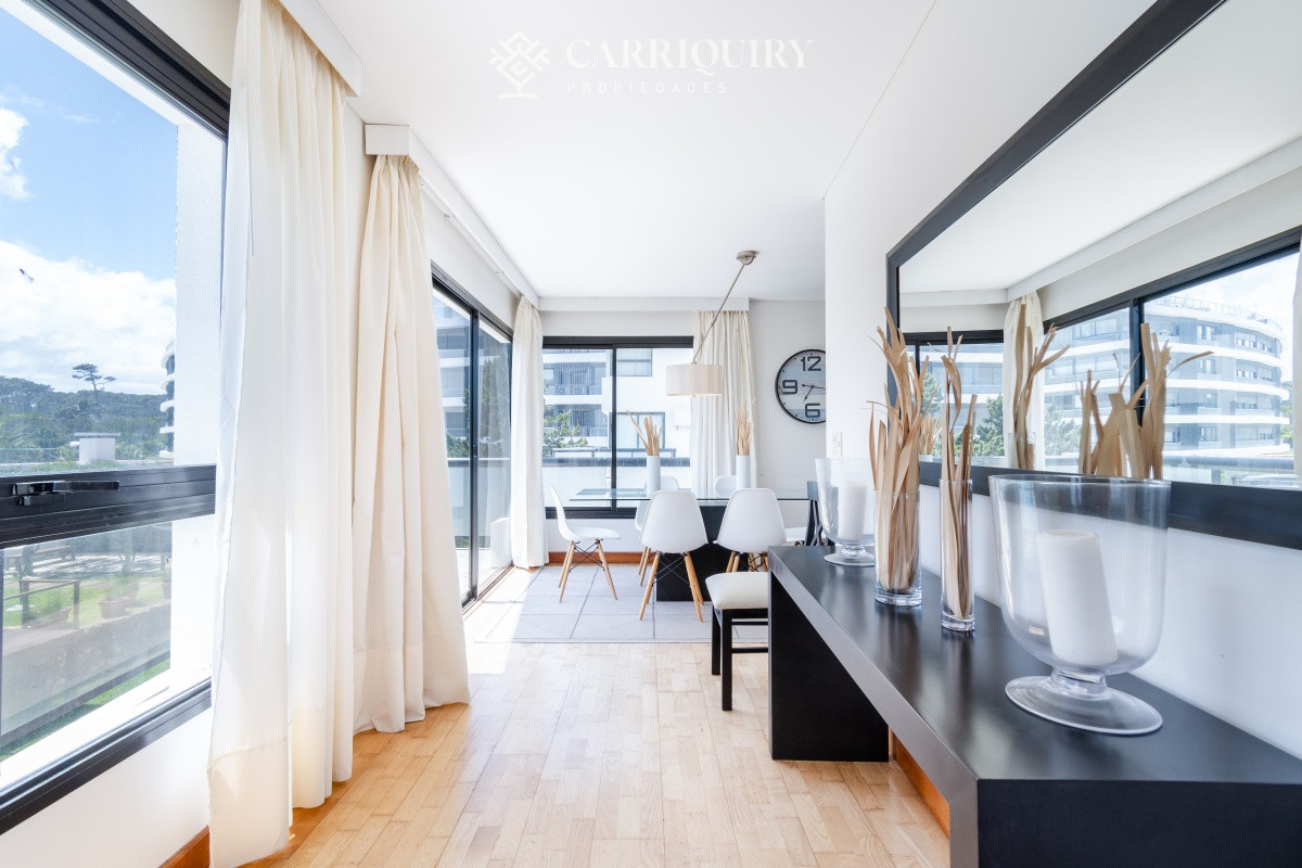 Apartamento ID.8297/Apartamento-en-Mansa--Punta-del-Este - Moderno Apartamento de Tres Dormitorios en Primera Linea, Playa Brava