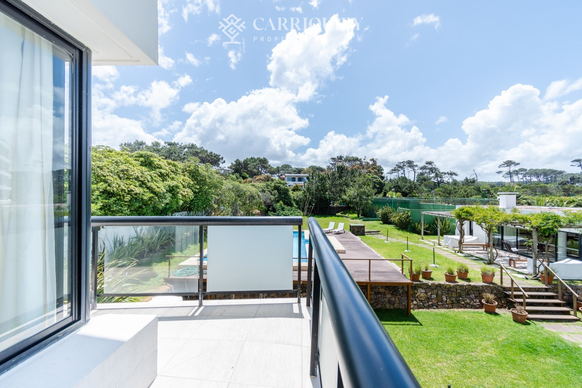 Apartamento ID.8297/Apartamento-en-Mansa--Punta-del-Este - Moderno Apartamento de Tres Dormitorios en Primera Linea, Playa Brava