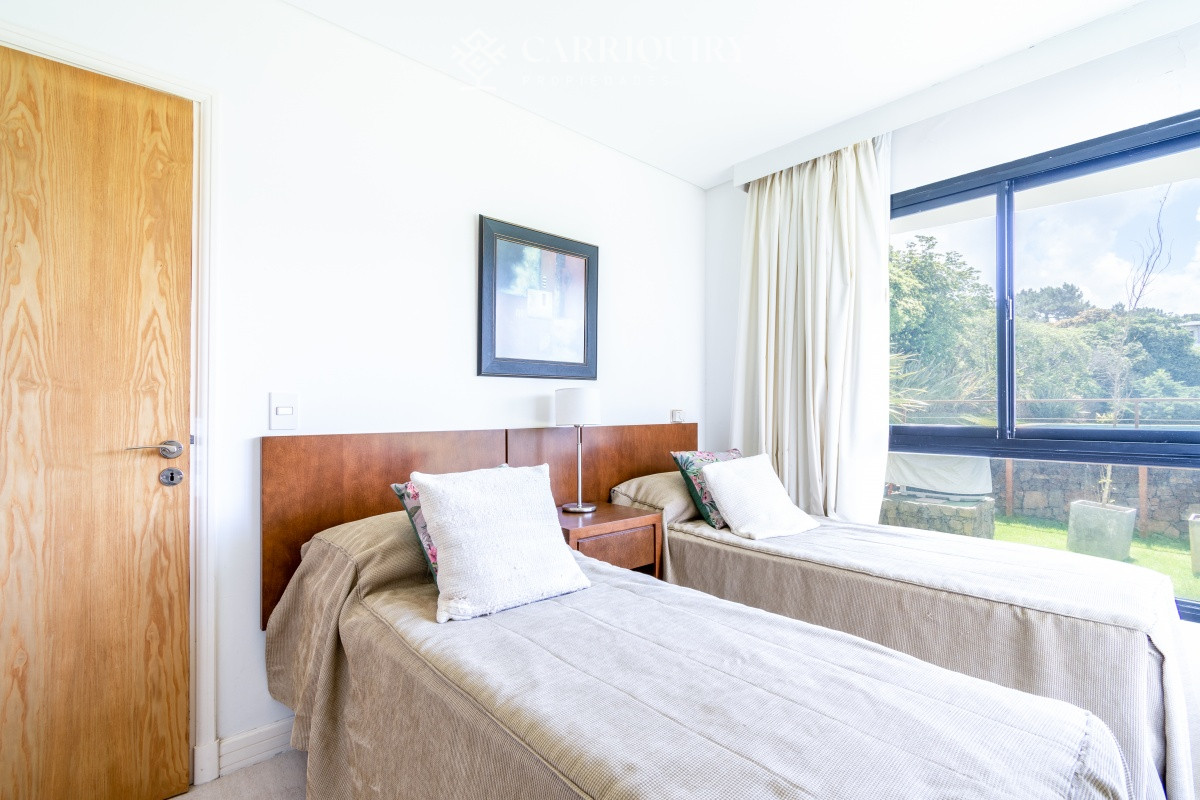 Apartamento ID.8297/Apartamento-en-Mansa--Punta-del-Este - Moderno Apartamento de Tres Dormitorios en Primera Linea, Playa Brava