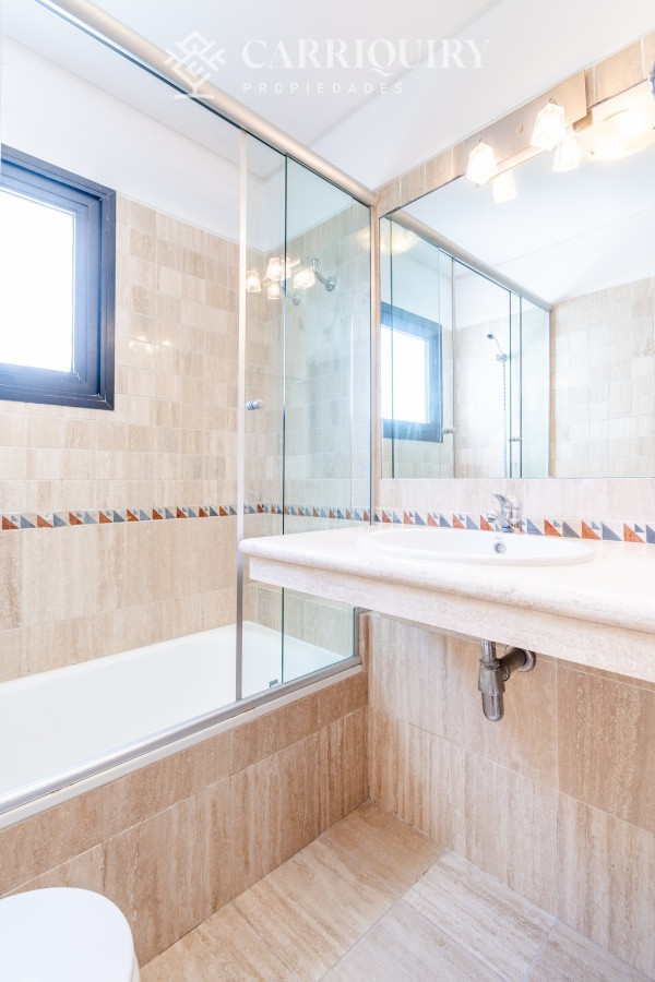 Apartamento ID.8297/Apartamento-en-Mansa--Punta-del-Este - Moderno Apartamento de Tres Dormitorios en Primera Linea, Playa Brava