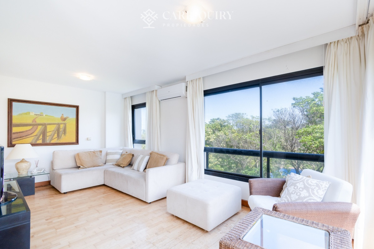 Apartamento ID.8297/Apartamento-en-Mansa--Punta-del-Este - Moderno Apartamento de Tres Dormitorios en Primera Linea, Playa Brava