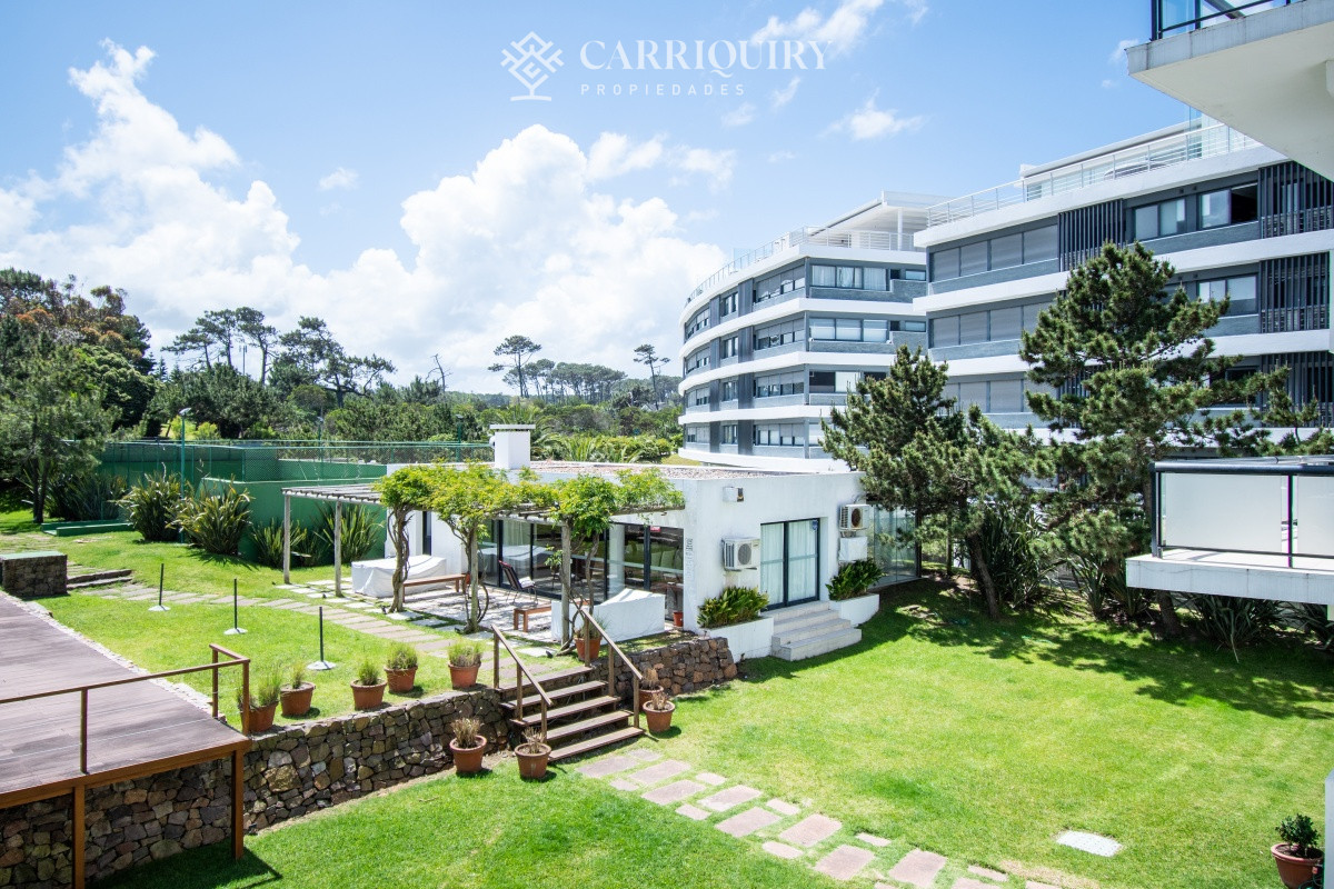 Apartamento ID.8297/Apartamento-en-Mansa--Punta-del-Este - Moderno Apartamento de Tres Dormitorios en Primera Linea, Playa Brava