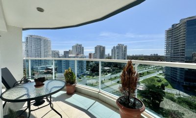 Casino Tower de dos dormitorios en venta, Punta del Este.