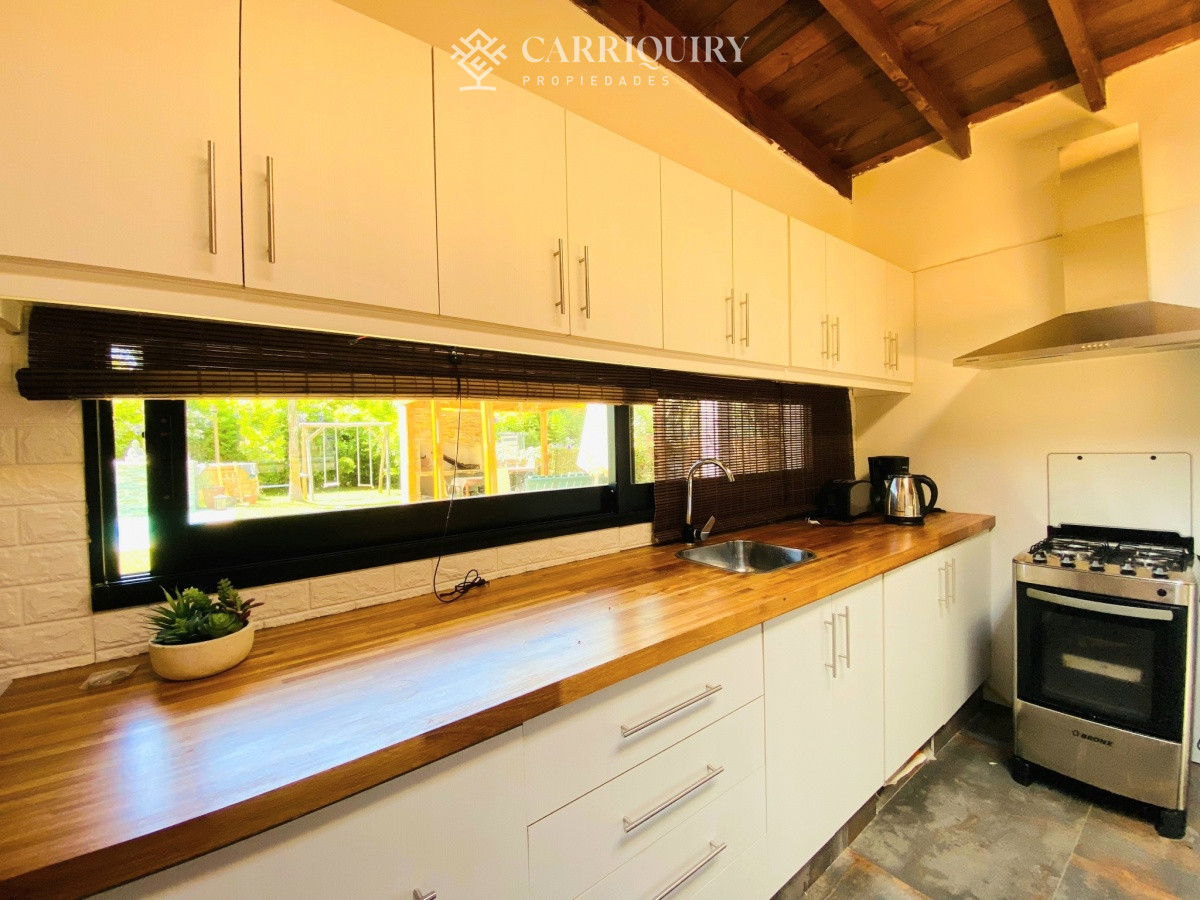 Casa ID.5693/Alquiler-Temporario-Casa-5-dormitorios-y-dependencia-en-Rincon-del-indio,-Punta-del-Este - Oportunidad en venta a estrenar a 300 mtrs del Mar En La Barra   