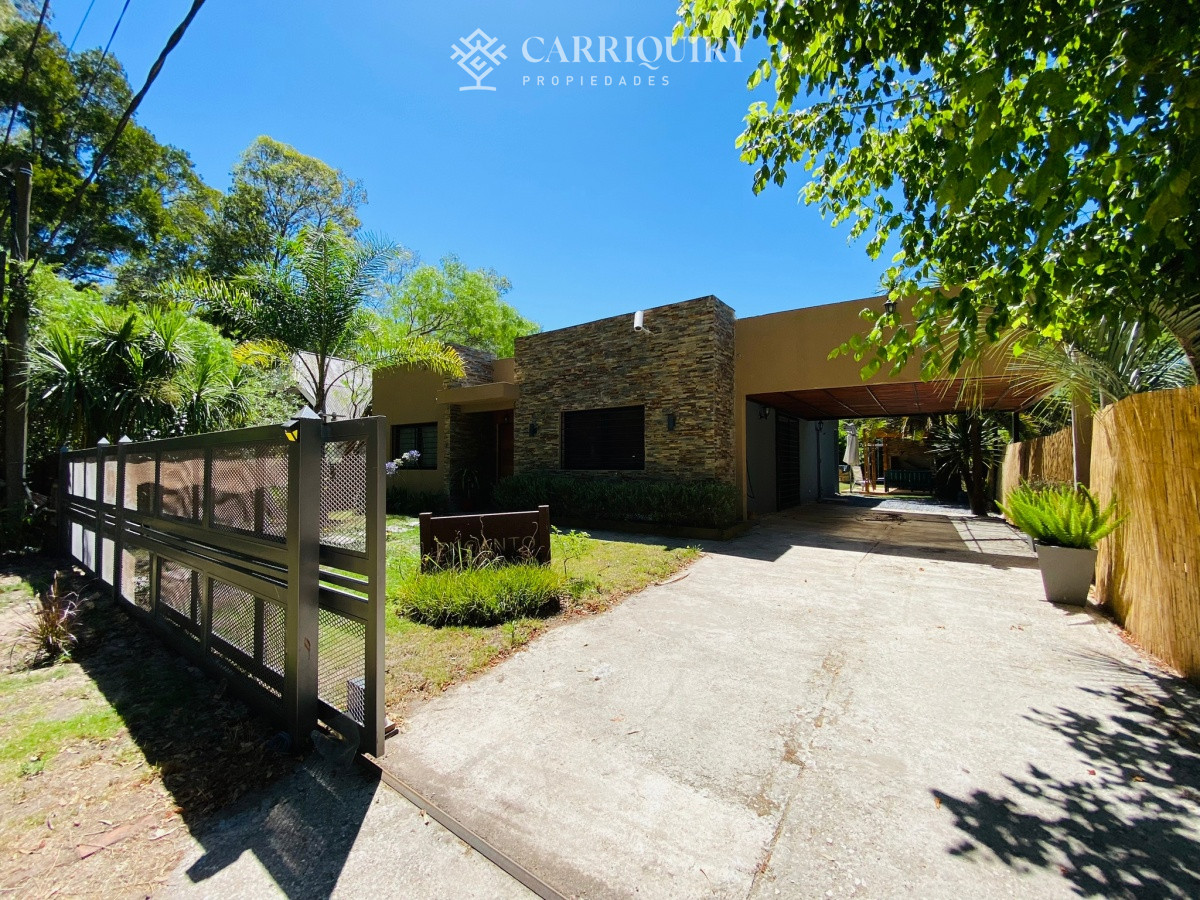 Casa ID.5693/Alquiler-Temporario-Casa-5-dormitorios-y-dependencia-en-Rincon-del-indio,-Punta-del-Este - Oportunidad en venta a estrenar a 300 mtrs del Mar En La Barra   