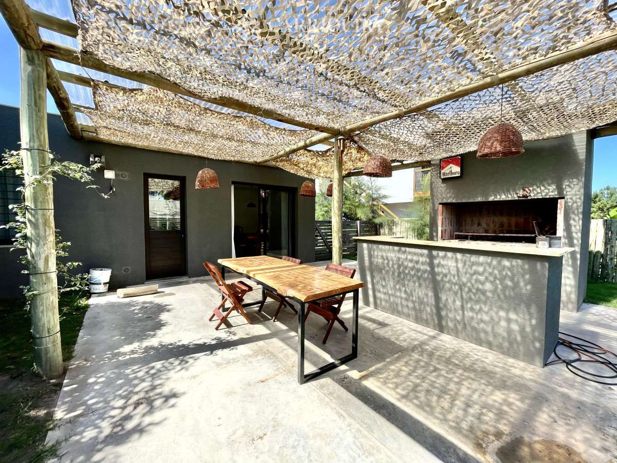 Casa ID.6958 - Casa de tres dormitorios en Montoya, La Barra en Alquiler