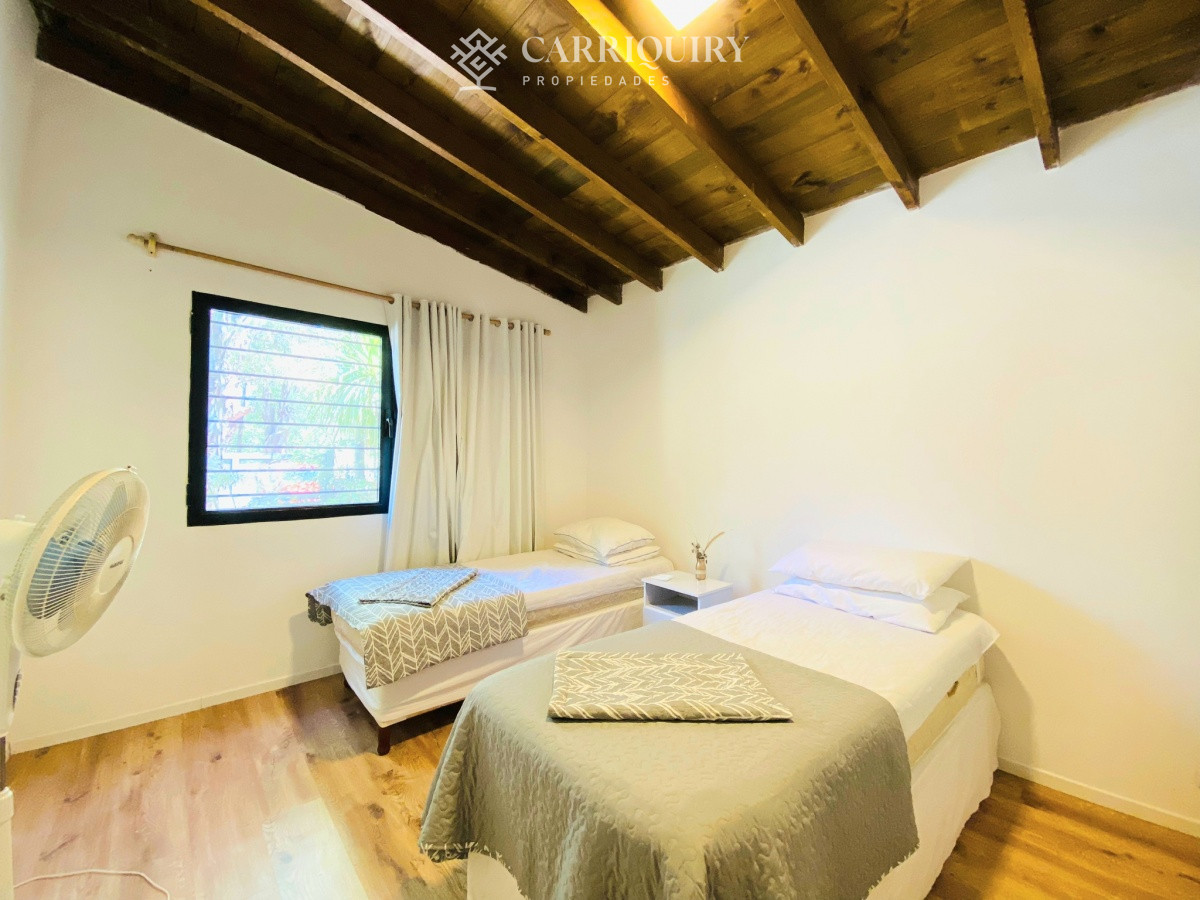 Casa ID.5693/Alquiler-Temporario-Casa-5-dormitorios-y-dependencia-en-Rincon-del-indio,-Punta-del-Este - Oportunidad en venta a estrenar a 300 mtrs del Mar En La Barra   