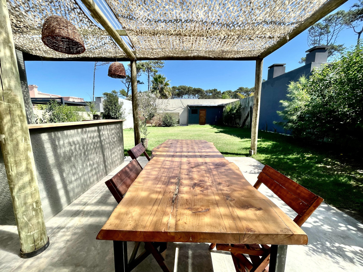 Casa ID.6958 - Casa de tres dormitorios en Montoya, La Barra en Alquiler