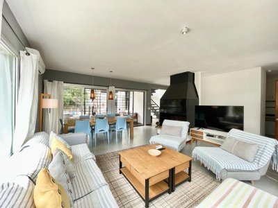 Casa a estrenar en venta en Rincón del Indio 