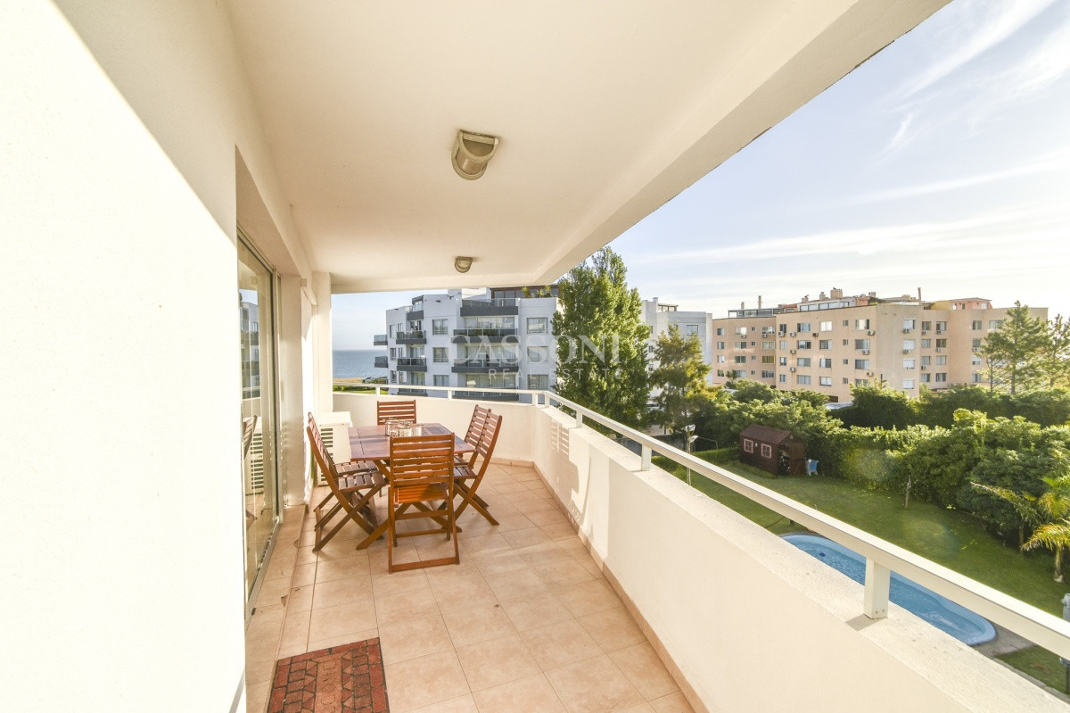 Apartamento ID.3835 - Excelente Apartamento de Tres Dormitorios frente al Mar - Punta Este