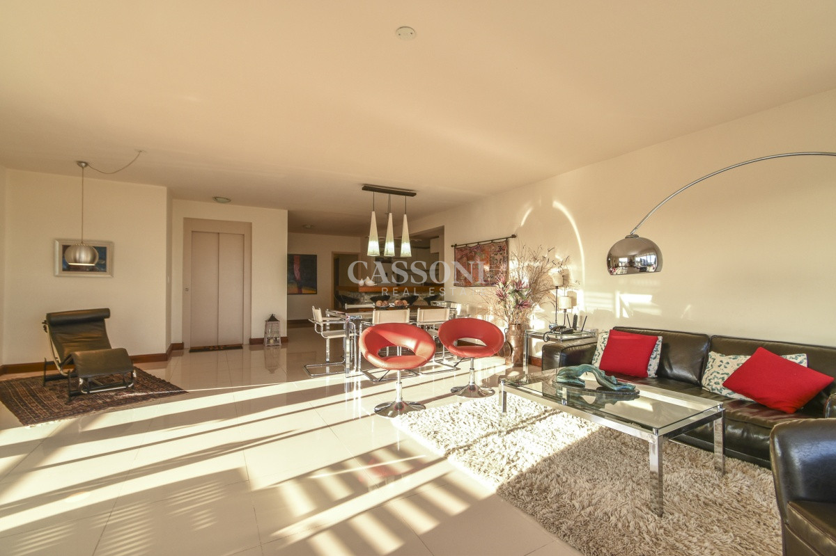 Apartamento ID.3835 - Excelente Apartamento de Tres Dormitorios frente al Mar - Punta Este