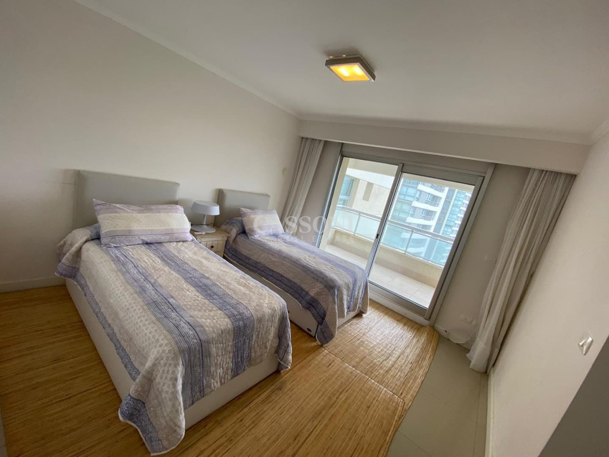Apartamento ID.283 - Apartamento de cuatro dormitorios en Torre Lobos, Punta del Este