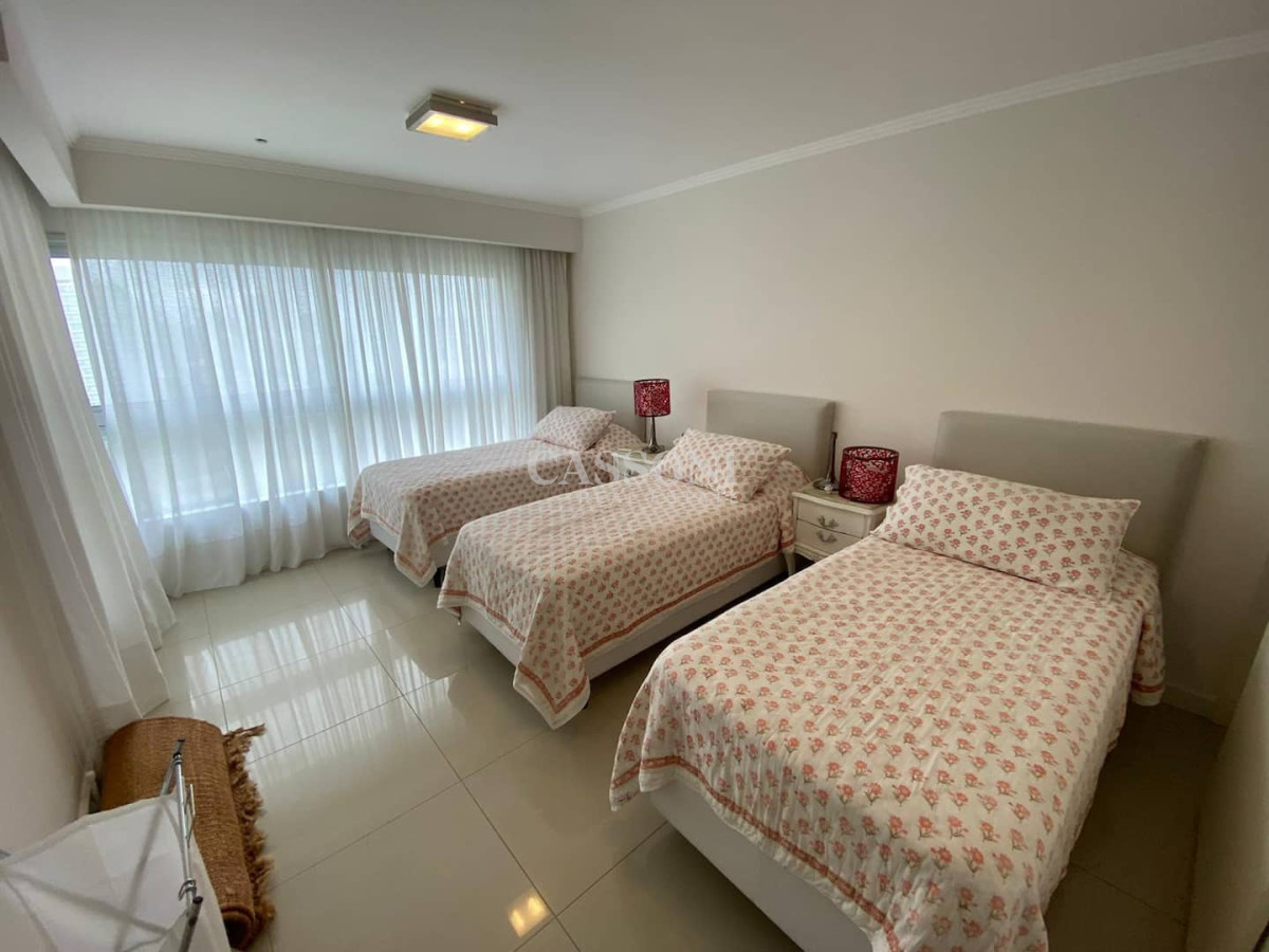 Apartamento ID.283 - Apartamento de cuatro dormitorios en Torre Lobos, Punta del Este