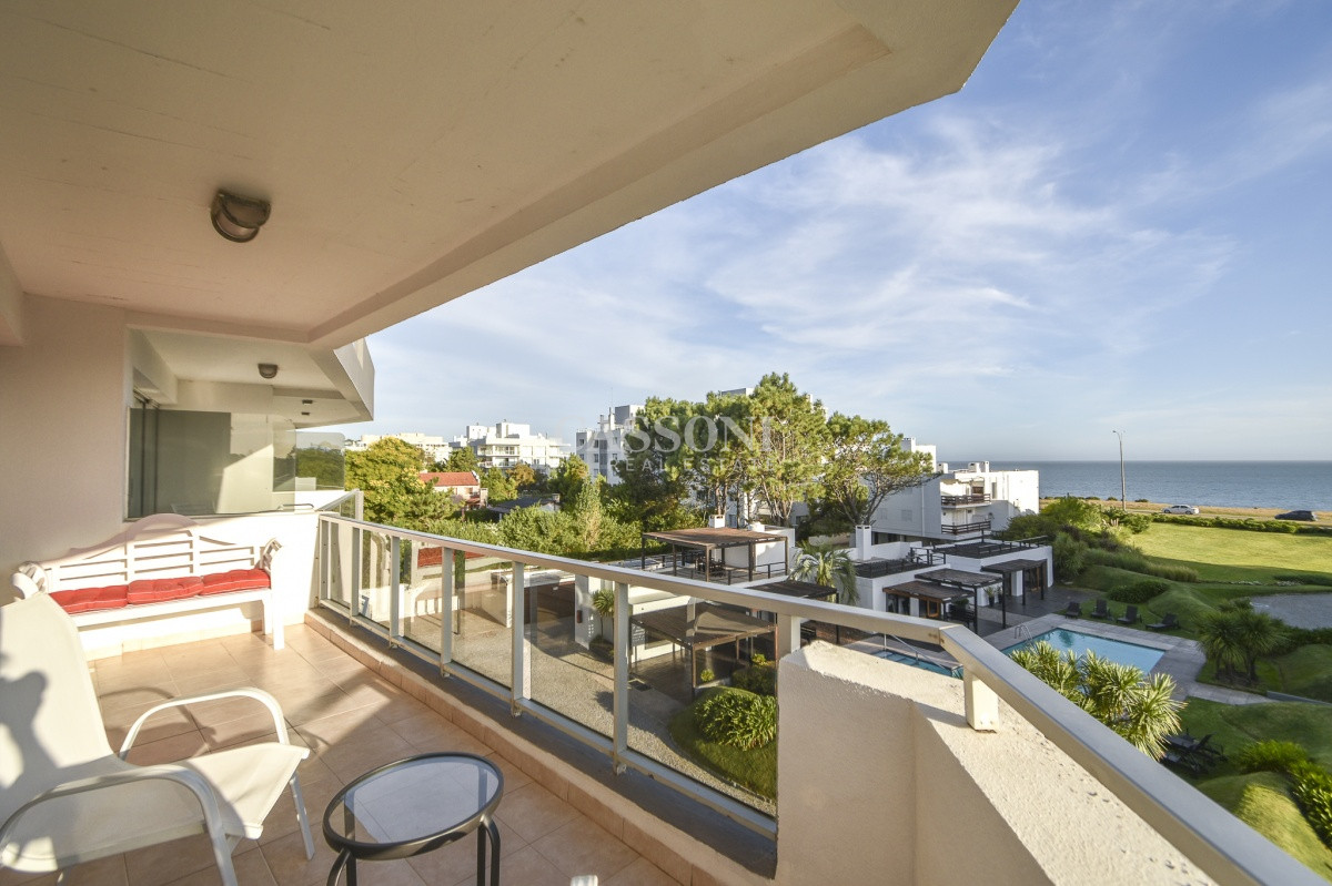 Apartamento ID.3835 - Excelente Apartamento de Tres Dormitorios frente al Mar - Punta Este