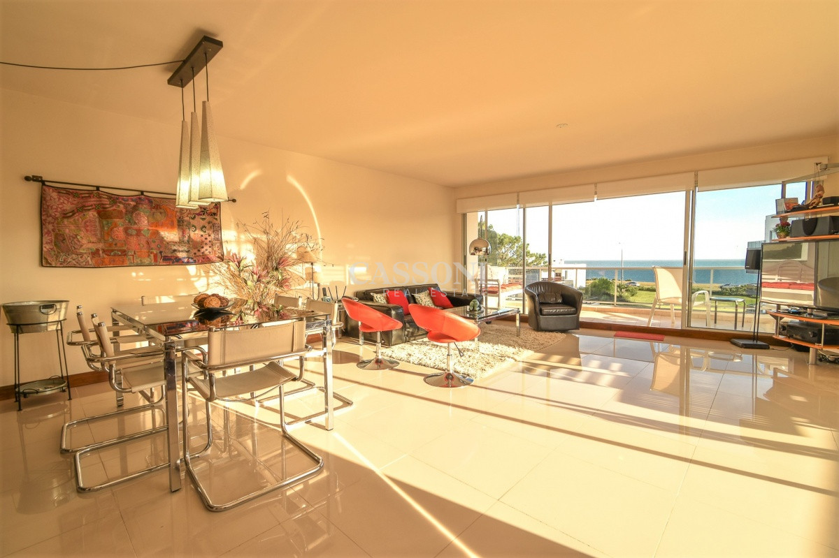 Apartamento ID.3835 - Excelente Apartamento de Tres Dormitorios frente al Mar - Punta Este