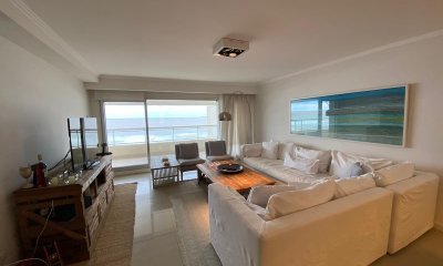 Apartamento de cuatro dormitorios en Torre Lobos, Punta del Este