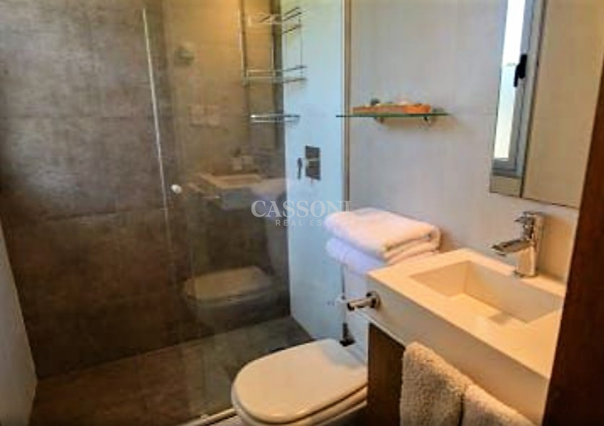 Casa ID.3828 - Excelente propiedad en Barrio Privado - Cinco Dormitorios a metros del Mar