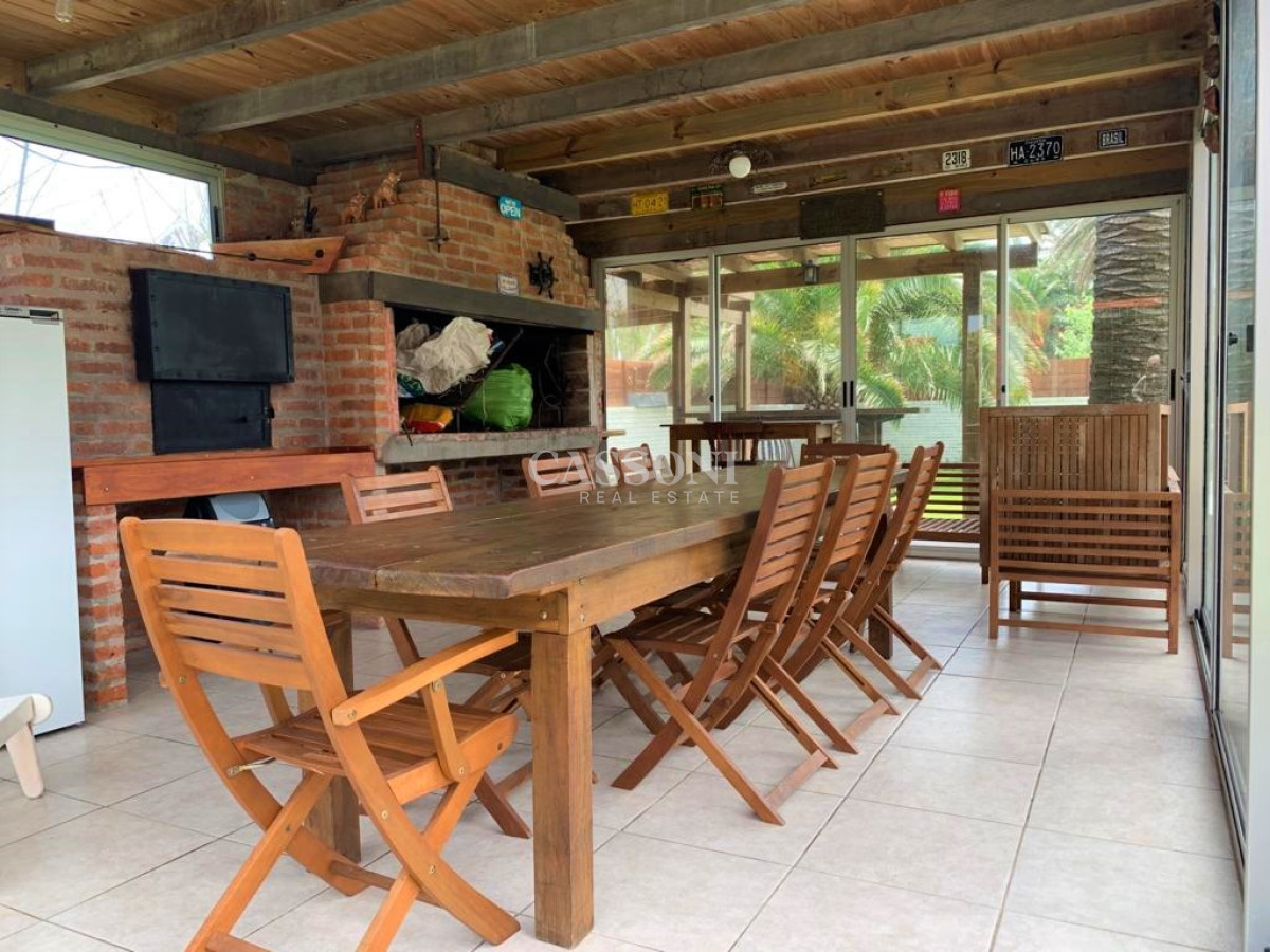 Casa ID.3833 - Casa en la Península de Punta del Este en Venta - Seis Dormitorios y Piscina 