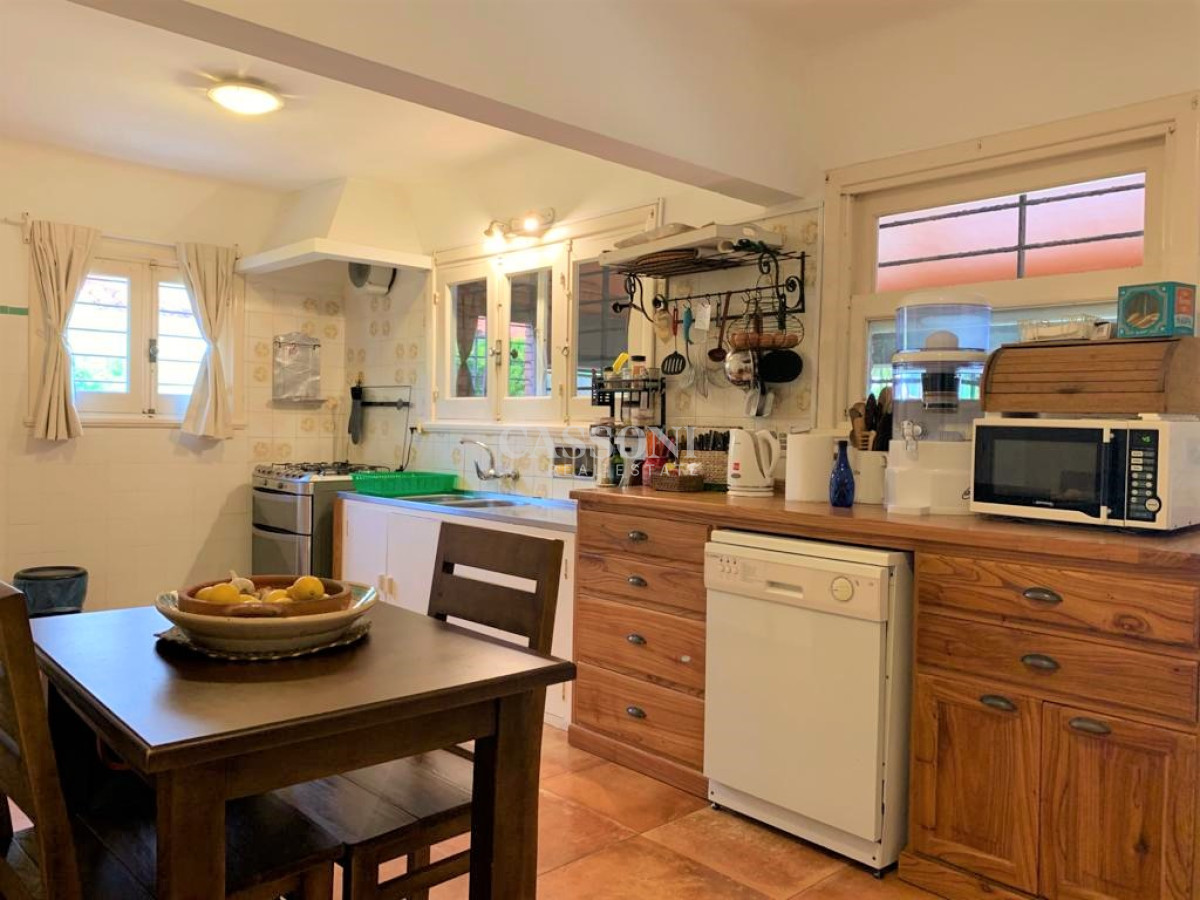 Casa ID.3833 - Casa en la Península de Punta del Este en Venta - Seis Dormitorios y Piscina 