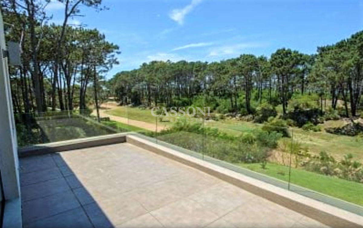 Casa ID.3828 - Excelente propiedad en Barrio Privado - Cinco Dormitorios a metros del Mar