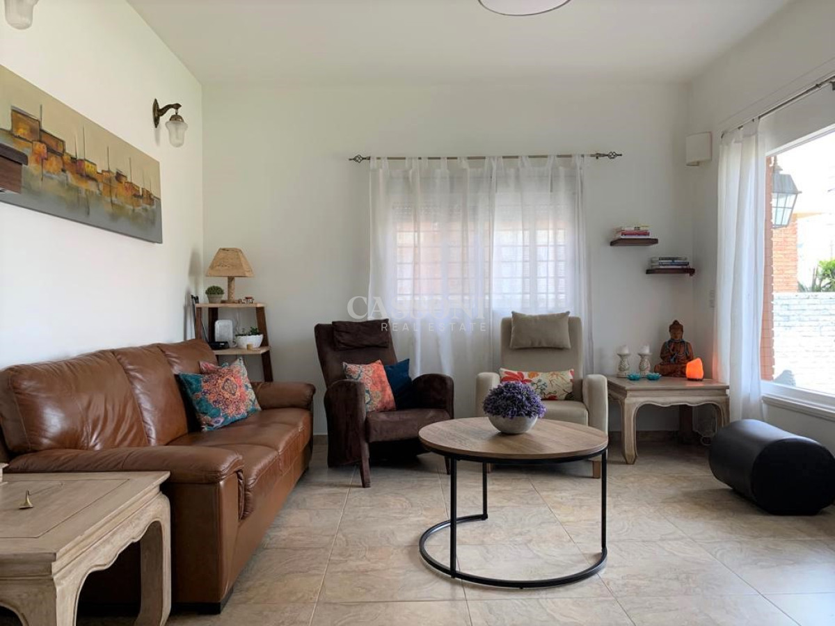 Casa ID.3833 - Casa en la Península de Punta del Este en Venta - Seis Dormitorios y Piscina 